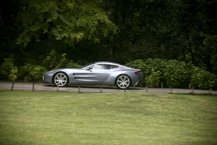  Aston Martin One-77 2010 года  (фото 7 из 89)
